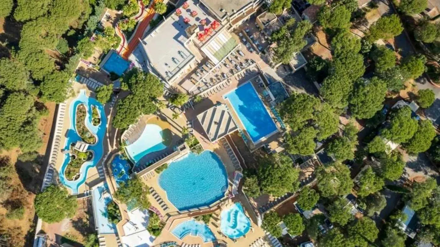 Camping 5 Etoiles - Parc Aquatique - Eebafi Le Muy Campsite